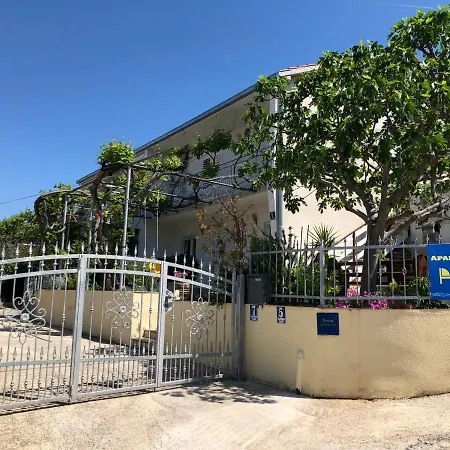 Apartmani Area Doma Trogir Exterior photo